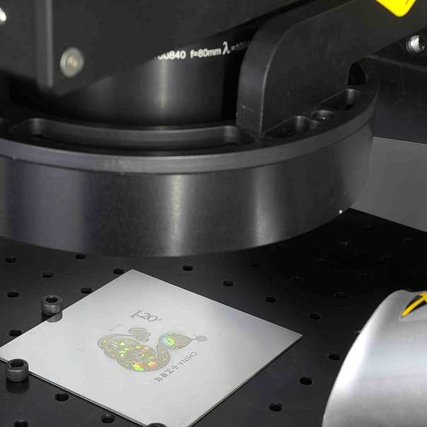 Regenbogeneffekt mit Laser-Graviermaschine Pulsaris 300